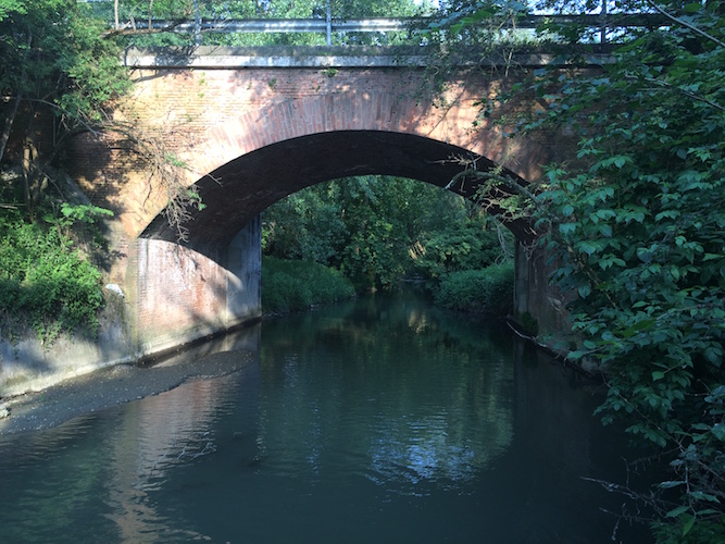 Il ponte sullo Strone, detto Ponte Rosso, attraversato dalla provinciale Quinzanese